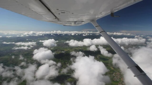 Vue a&eacute;rienne en Cessna au dessus de la France 
