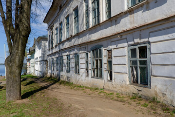 Fototapeta na wymiar Old building in the Russian town