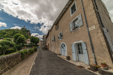 Fototapeta na wymiar Rue pentue à Aiguilhe, Haute-Loire, France