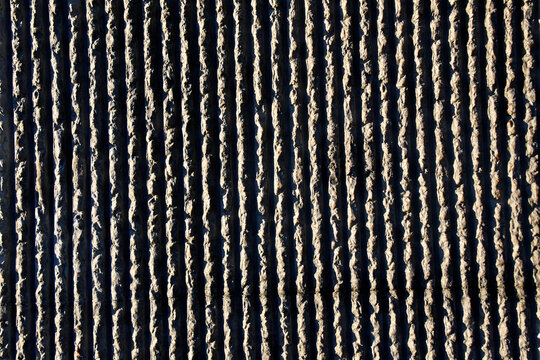 Vertical Grove pattern on cement wall