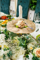 Wedding table decor for newlyweds decorations with fresh flowers