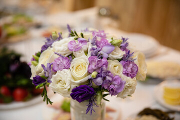 Wedding flower composition for guests tables