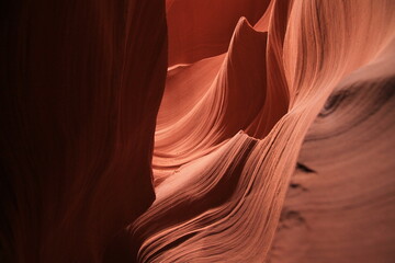 Obraz premium The red rocks stalagmites shapes in the wild Antelope Canyon
