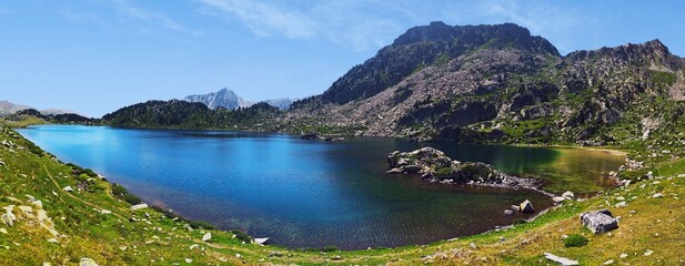 Naklejka na ściany i meble Lago de Montmalus Panorámica (Encamp - Andorra)