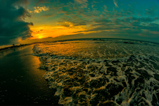 Sunset at Tonsupa beach with a fisheye lens