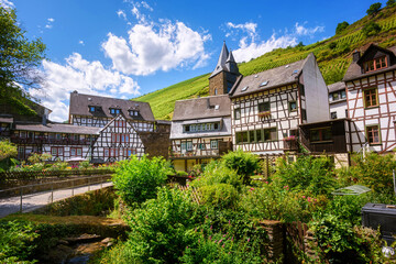 Fototapeta na wymiar White half-timbered houses in Bacharach town, Germany