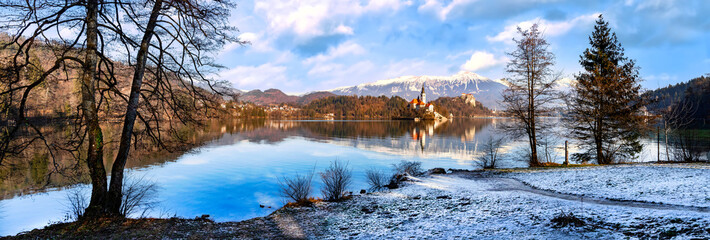 Fototapeta na wymiar Lake Bled in Slovenia. Beautiful mountain lake with small Pilgrimage Church.