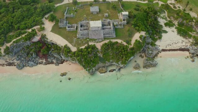 Ruinas Mayas en Tulum, la mezcla perfecta entre las cultura maya y el mar del caribe.