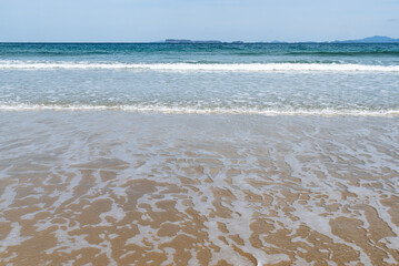 志賀島　晴れた玄界灘の砂浜風景