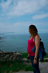 Fototapeta na wymiar pregnant young woman posing by the sea