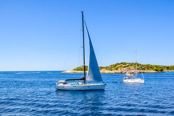 Obraz premium Sailboats in the sea in Croatia