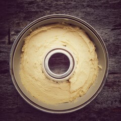 Vanillekuchen Rührteig in einer runden Backform