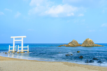 冬の桜井二見ヶ浦の夫婦岩　福岡県糸島市　Sakurai Futamigaura's Meotoiwa in winter. Fukuoka-ken Itoshima city