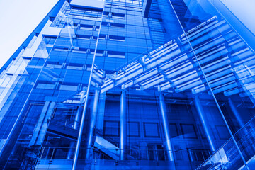 ビル　未来イメージ　都会風景　ビル群　新宿　新宿副都心　新緑　ガラス　写り込み　反射