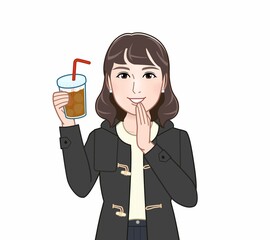コーヒーを持って歩く女性