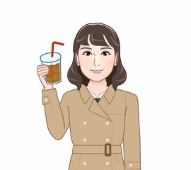 コーヒーを持って歩く女性
