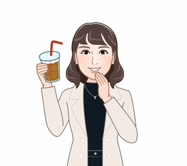 コーヒーを持って歩く女性