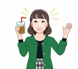 コーヒーを持って歩く女性