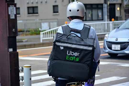 2020年10月10日名古屋市、UberEatsの配達員
