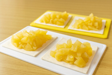 アップルパイを手作りするイメージ