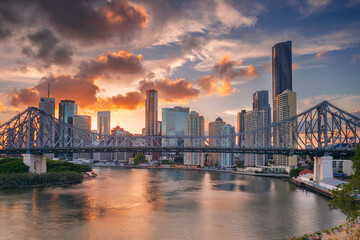Brisbane, Australia. Cityscape image of Brisbane skyline with the Story Bridge and reflection of the city in Brisbane River at sunset. - obrazy, fototapety, plakaty