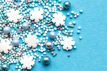 winterliche blaue und weiße Zuckerstreusel 