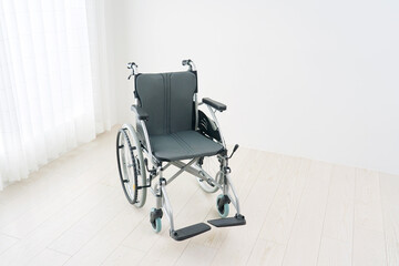 部屋にある車椅子　無人