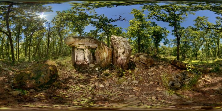 Castelfranc, Lot, Dolmen des trois Pierres 2349