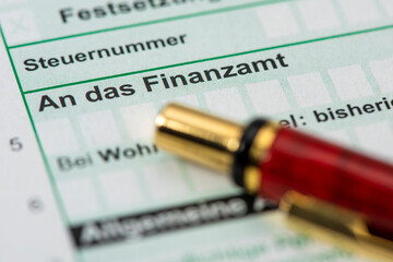 Steuererklärung für Finanzamt mit Formular