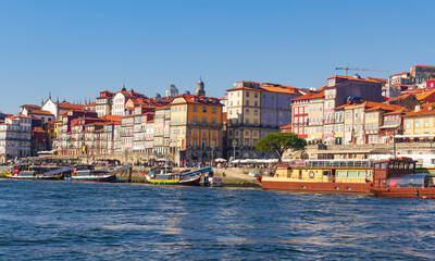 Fototapeta na wymiar Porto, quartier Ribeira