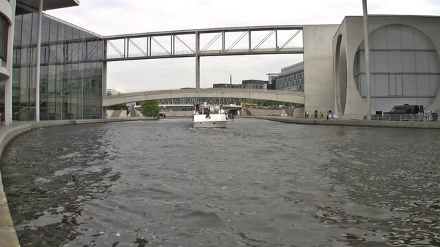 Boat Trip to the "Reichstag"