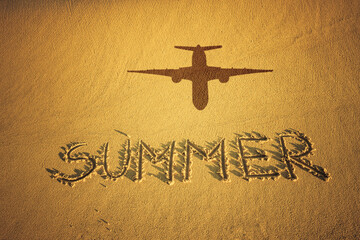 Das Wort summer in den Sand geschrieben