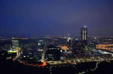 Fototapeta na wymiar Blick vom Wiener Donauturm am Abend
