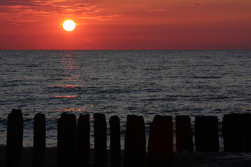 sundown, marine, sun, sky, ocean, sunrise, water, orange, nature, beach, horizon, cloud, landscape, daybreak, summer, coast, wave, morning, beautiful, evening, golden, spark, lake