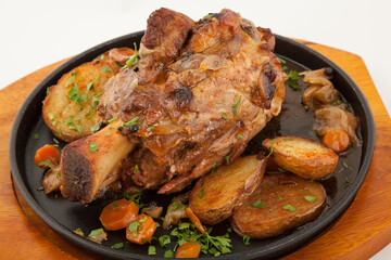Roasted pork knuckle with vegetables