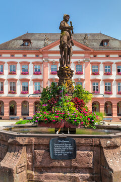 Rohr Fountain on the market square with Town Hall, Gengenbach, Kinzigtal Valley, Black Forest, Baden-Wurttemberg, Germany