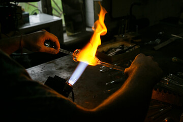Process of handmade glassworks manufacturing with glass blowing burner