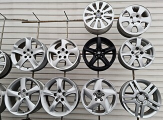 New car rims of different sizes are displayed at the stand for sale