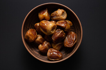 sukkari dates in a bowl