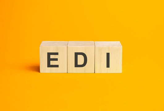 edi, questions and answers on wooden cubes. Concept