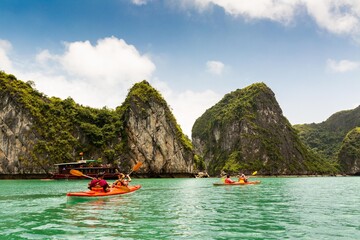Fototapeta na wymiar Kayaking in Halong Bay
