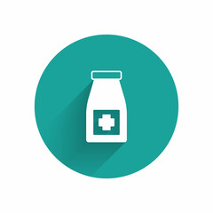 Obraz premium White Medicine bottle and pills icon isolated with long shadow background. Bottle pill sign. Pharmacy design. Green circle button. Vector