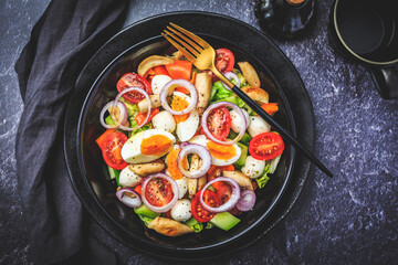 Mixed salad with roasted mushroomes, egg and mozzarella