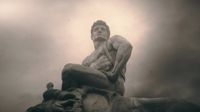 Monument - Man with a tamed lion