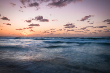 Naklejka premium Caribbean Sea at sunset, Grand Cayman, Cayman Islands