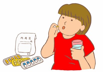 向精神薬をコップの水で内服する発達障害の男の子