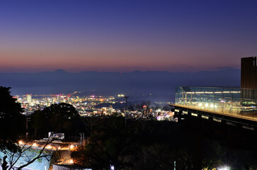 Fototapeta na wymiar 日本平から見るマジックアワーの夜景
