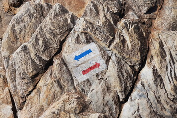 Blue and red arrows, on stones in the national park in the Brasil, shows the direction of forward and backward movement along the path.