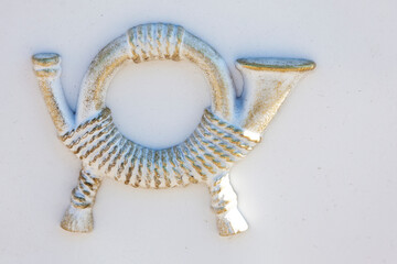 a post horn as a symbol on a mailbox