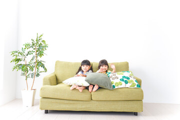 Obraz premium 楽しく遊ぶ女の子